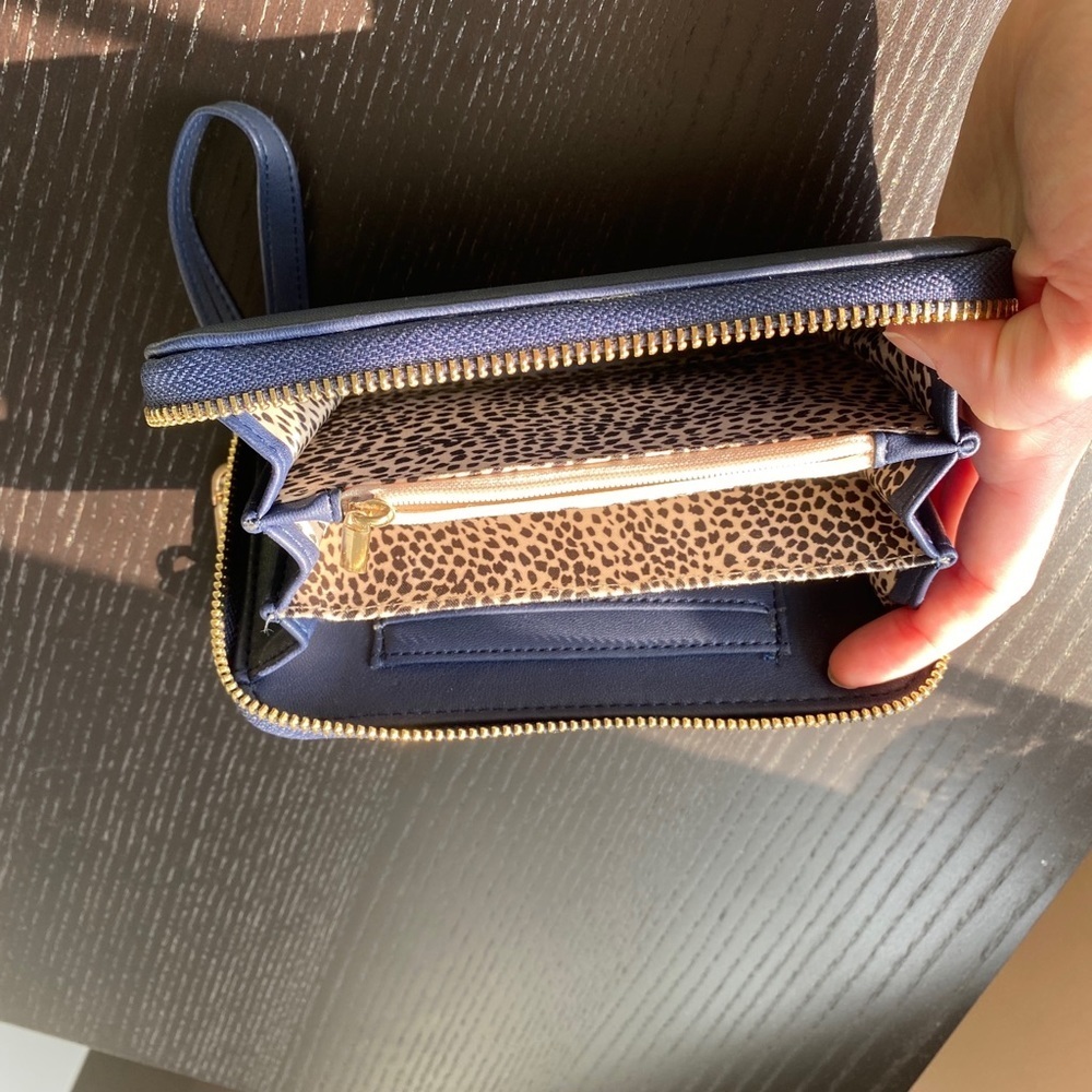 Beautiful Navy Blue Wallet Coin Holder Card Holder with Wristlet Zip Around - Picture 7 of 8